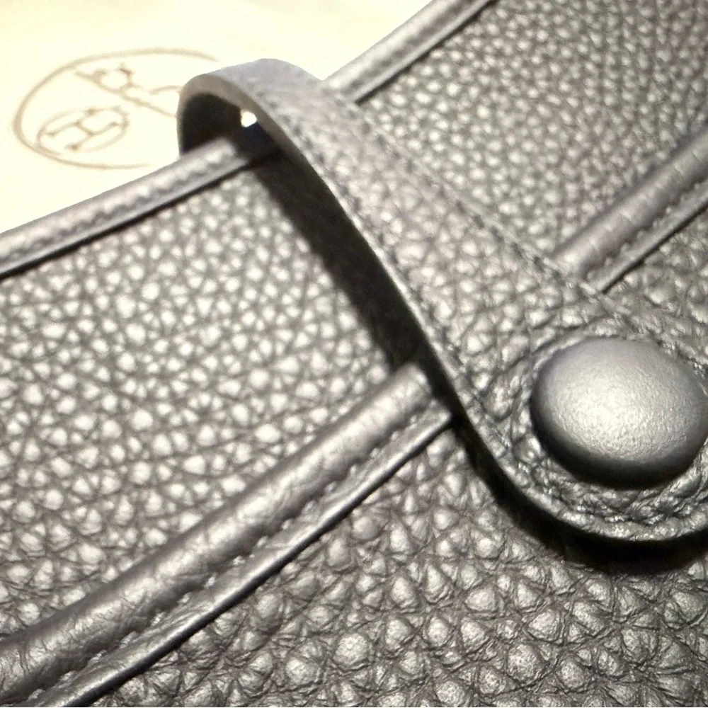 Brand New in Box Hermès Evelyne 23 bag - Picture 7 of 9